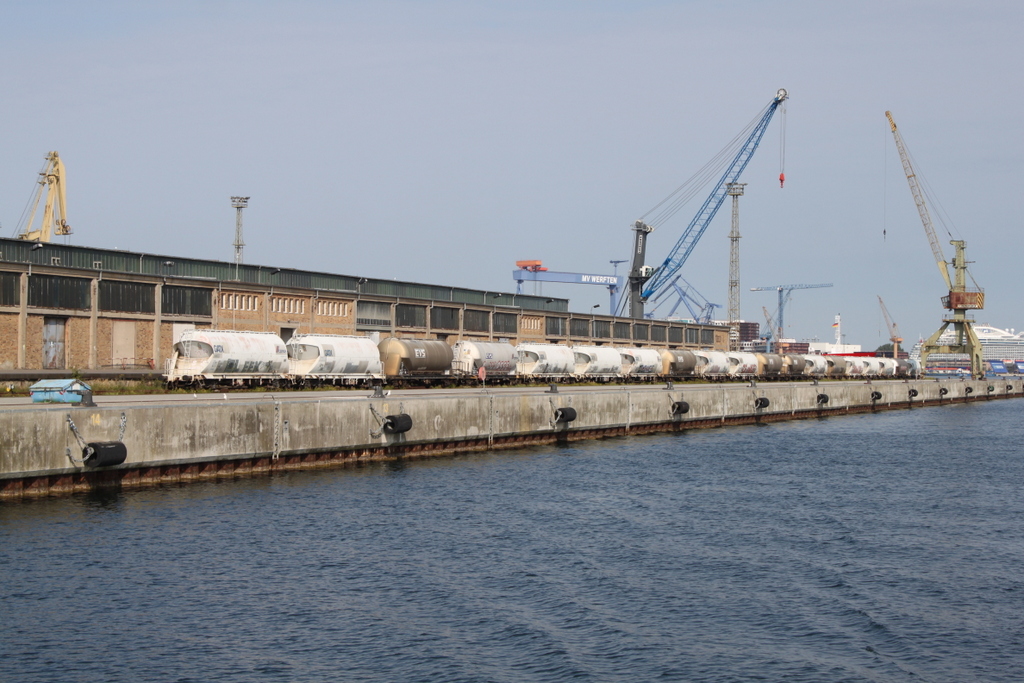 MEG-Zug(Rostock-Rüdersdorf)abgestellt im Rostocker Überseehafen.25.08.2019