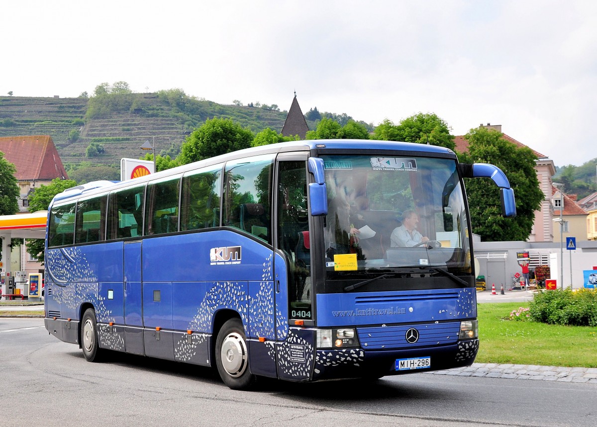 Mercedes Benz O 404 von Kuti-travel aus Ungarn am 18.Mai 2014 in Krems gesehen.