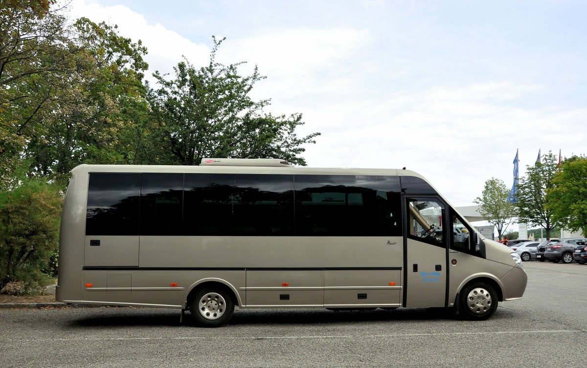 Mercedes Benz Sprinter von Tac-Tac Bus aus der SK am 21.Juni 2014 in Krems.