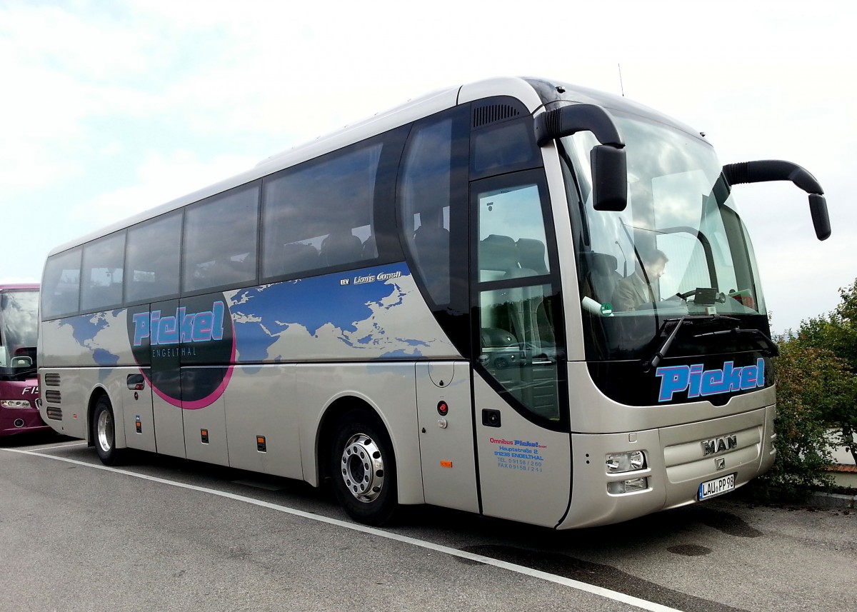 Mercedes Benz Tourismo von Bacher Reisen aus sterreich am 4.Okt.2014 in Krems.