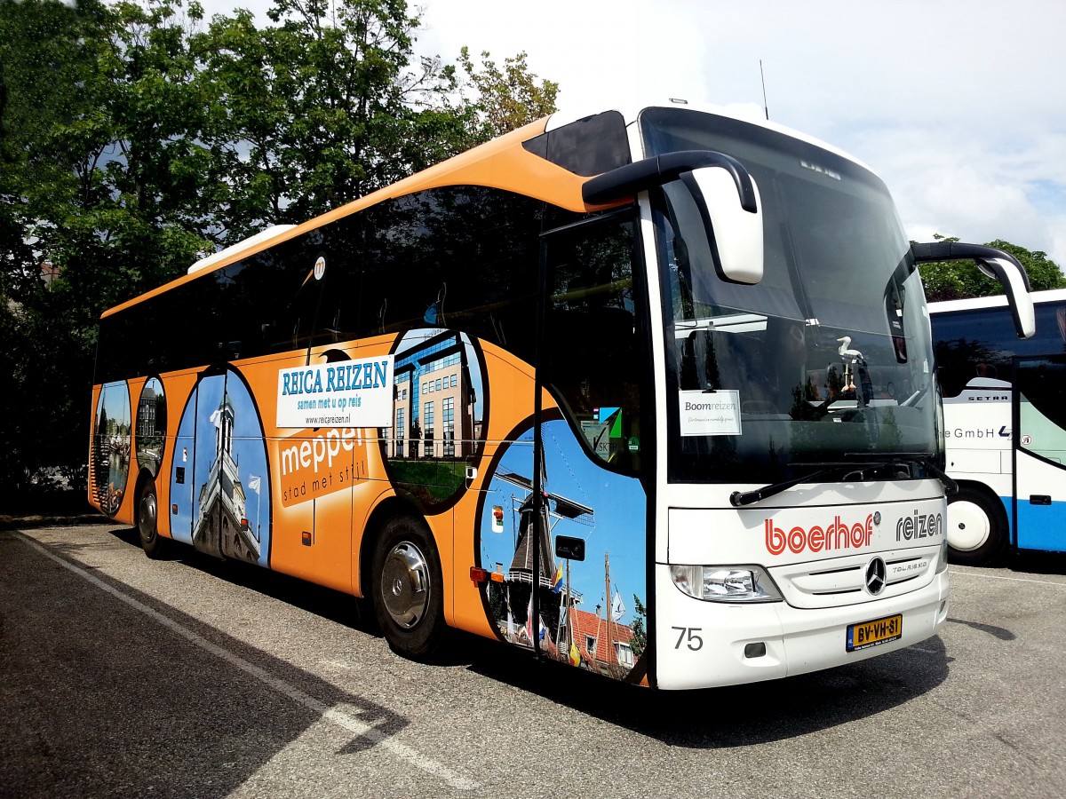 Mercedes Benz Tourismo von B�rhof Reisen aus den NL am 27.Mai 2014 in Krems.