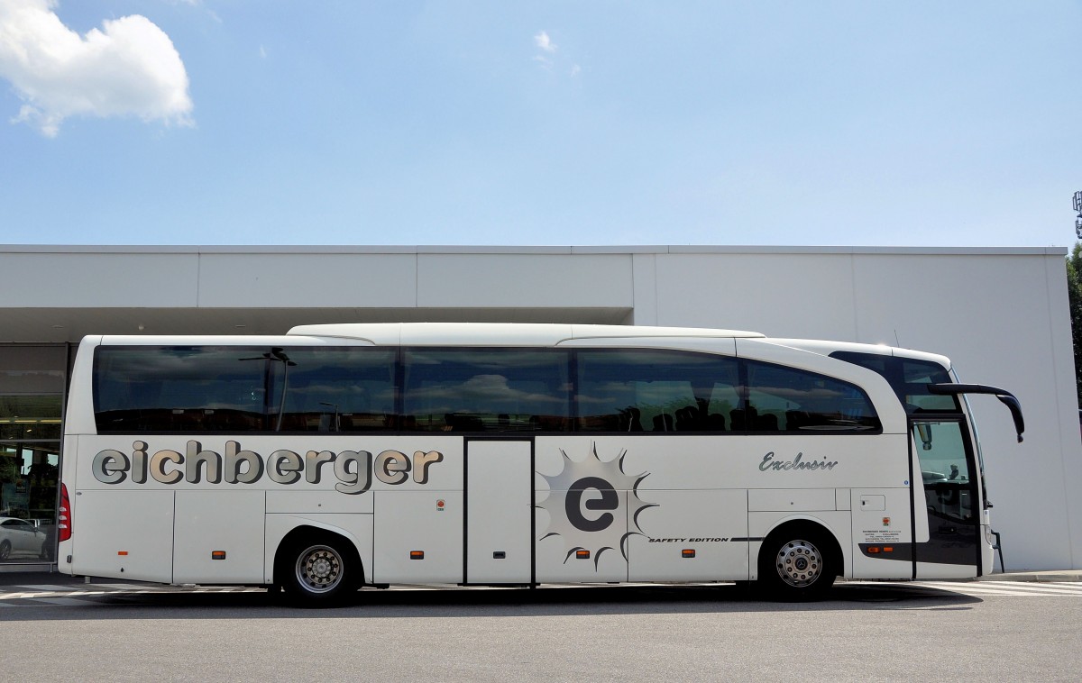 MERCEDES BENZ TRAVEGO von EICHBERGER Reisen im Juli 2013 in Krems an der Donau.