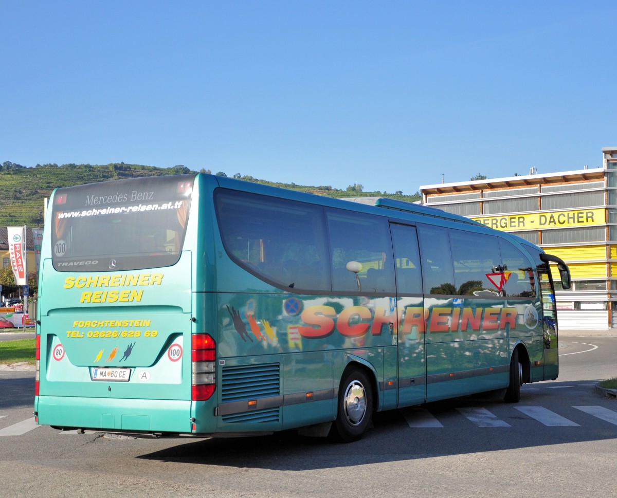 Mercedes Benz Travego von Schreiner Reisen aus sterreich im Herbst 2013 in Krems.