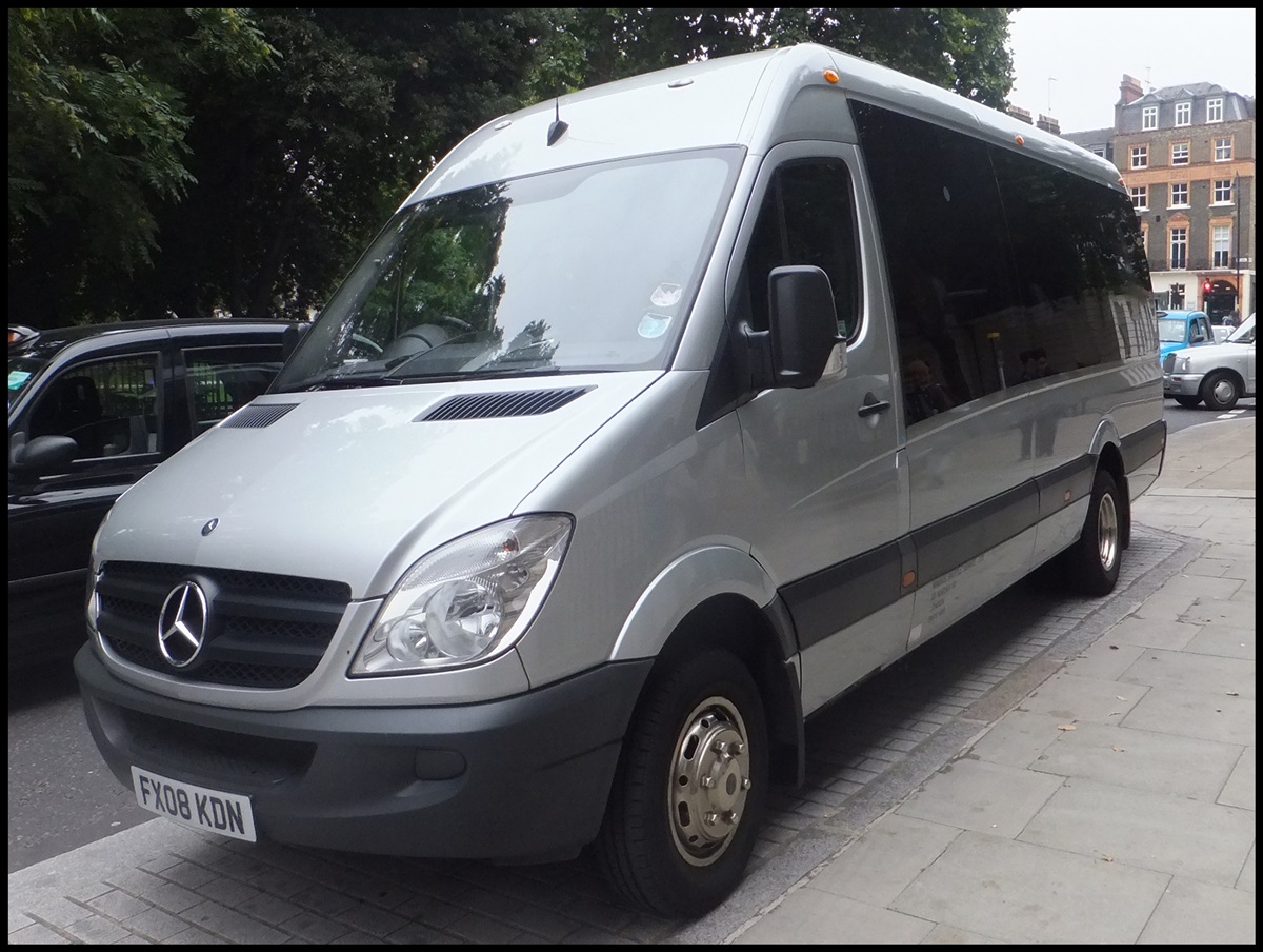 Mercedes Sprinter aus England in London.