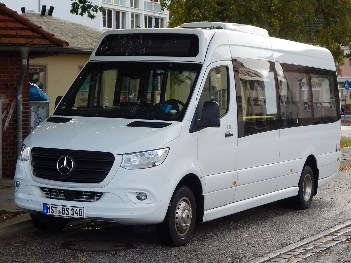 Mercedes Sprinter von Becker-Strelitz Reisen aus Deutschland in Güstrow. 