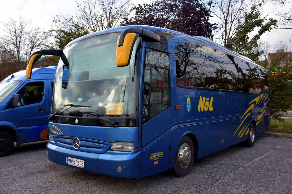 Mercedes Tourino vom  NL  - niedersterr.Landesreisebro in Krems.