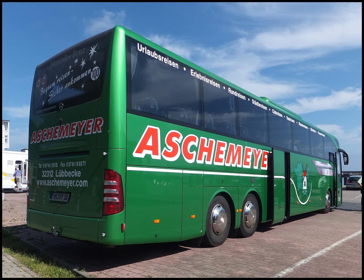 Mercedes Tourismo von Aschemeyer aus Deutschland im Stadthafen Sassnitz.