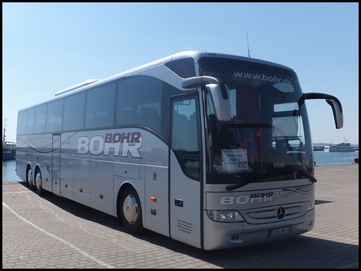 Mercedes Tourismo von Bohr aus Deutschland im Stadthafen Sassnitz.