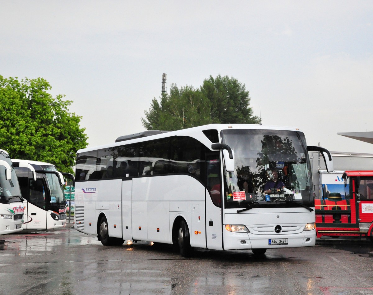 Mercedes Tourismo von Buscentrum aus der CZ im Juni 2015 in Krems.