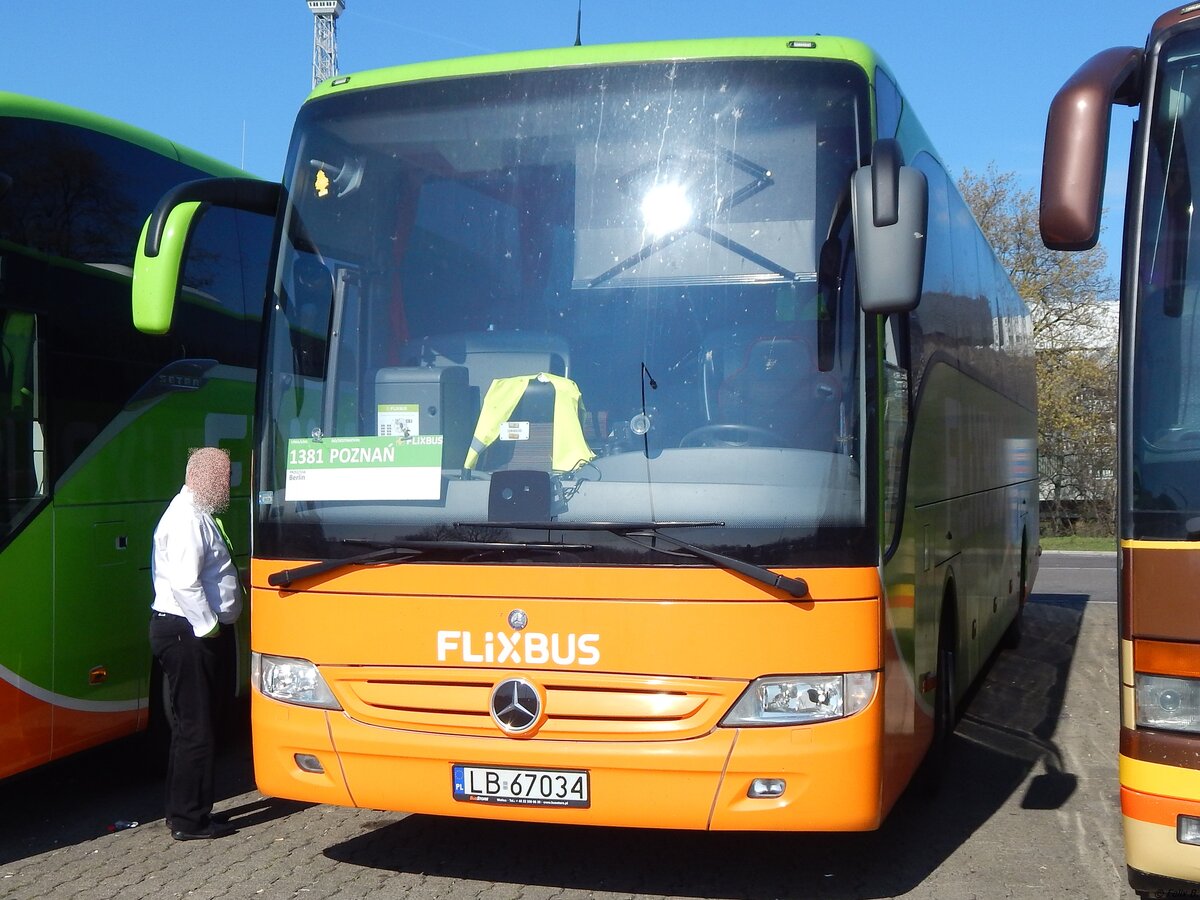 Mercedes Tourismo von Flixbus/Wynajem Autokarów E-Bus aus Polen in Berlin.