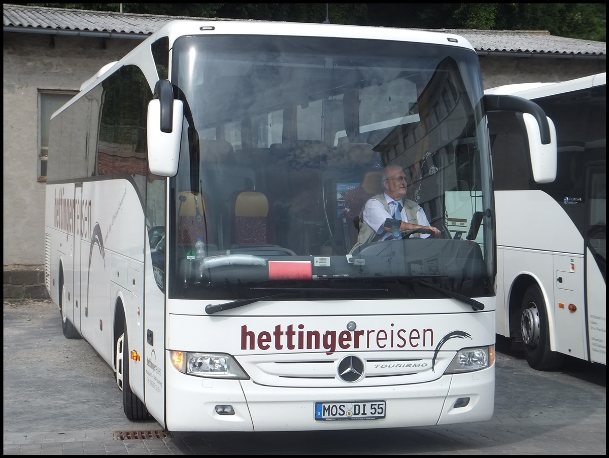 Mercedes Tourismo von Hettinger aus Deutschland im Stadthafen Sassnitz.