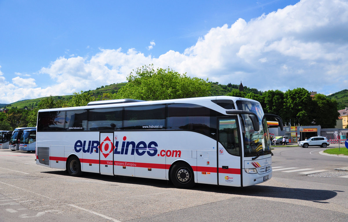 Mercedes Tourismo von H+S Bussi aus der CZ in Krems gesehen.