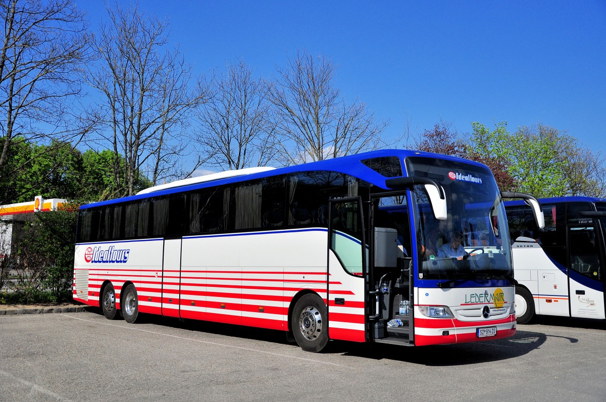 Mercedes Tourismo von Ledermair Reisen aus sterreich im April 2015 in Krems.