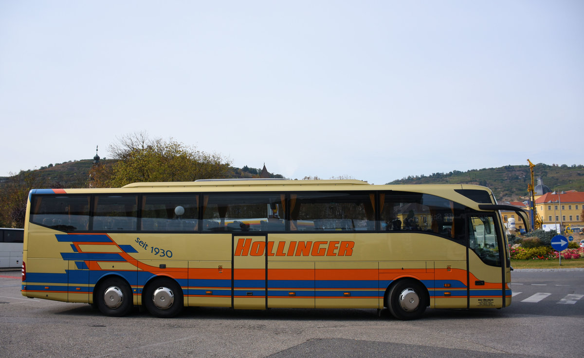 Mercedes Tourismo von Max Hollinger Reisen aus der BRD in Krems.