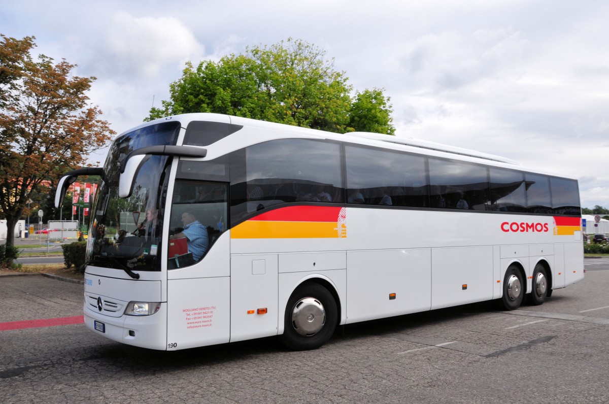 Mercedes Tourismo von Mogliano Tours aus Italien in Krems gesehen.

Viele Bus,US-Trucks,Grauwal,Landschafts + Kaktusbilder auf meiner Webseite eingestellt.www.bus-bahn-truck.at