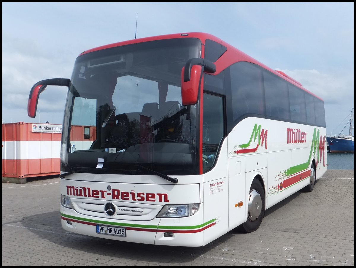 Mercedes Tourismo von Müller aus Deutschland im Stadthafen Sassnitz.