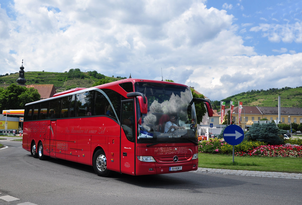 Mercedes Tourismo von Neubauer Reisen aus Obersterreich in Krems gesehen.