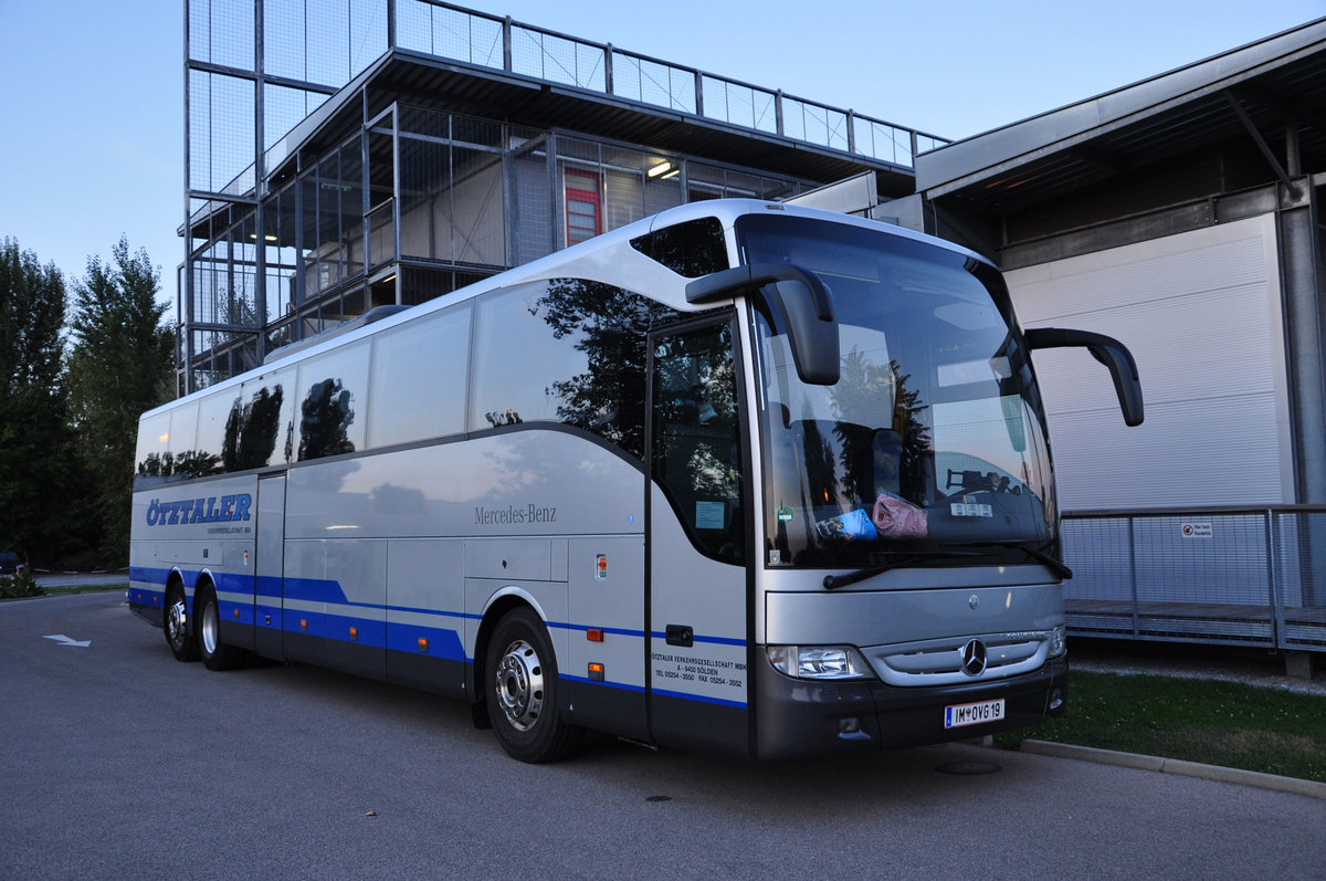 Mercedes Tourismo von der �tztaler Verkehrsgesellschaft in Krems.