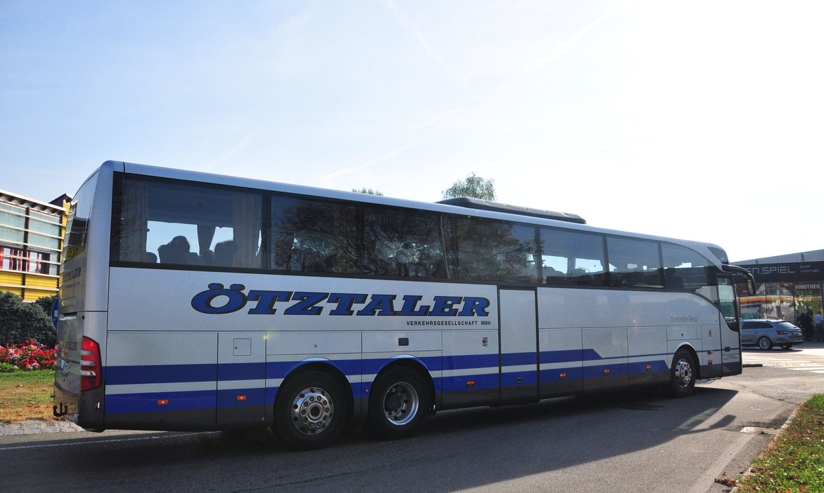 Mercedes Tourismo von der �tztaler Verkehrsgesellschaft in Krems.