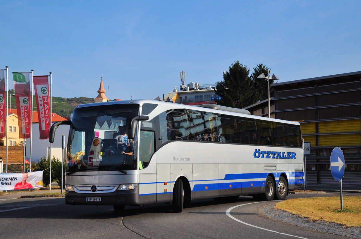 Mercedes Tourismo von der �tztaler Verkehrsgesellschaft in Krems.