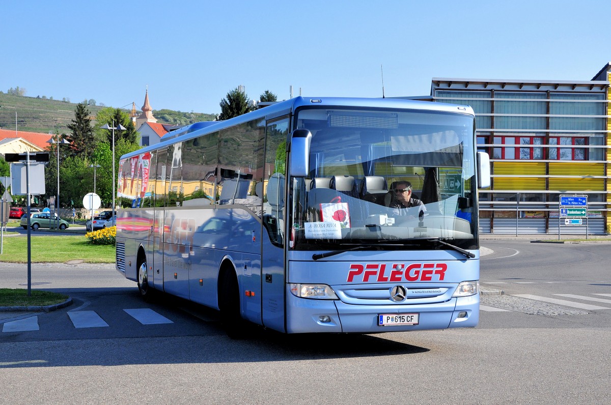 Mercedes Tourismo von Pfleger Reisen aus sterreich am 24.4.2015 in Krems.