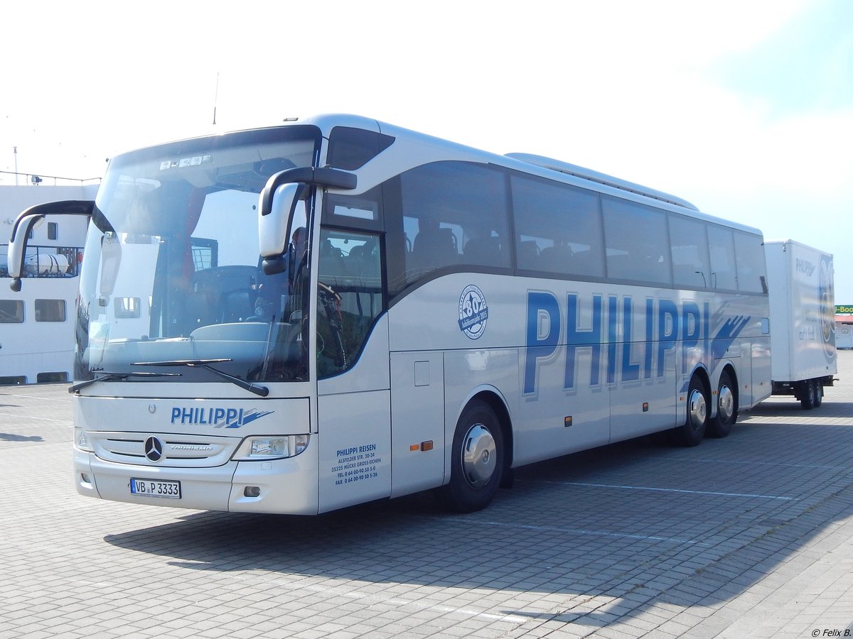 Mercedes Tourismo von Philippi aus Deutschland mit Anhänger im Stadthafen Sassnitz.