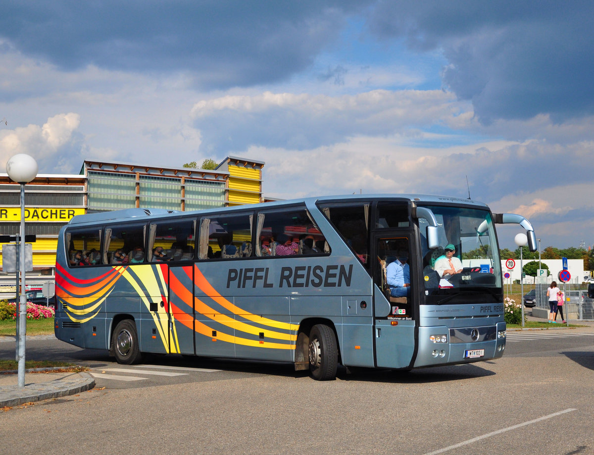 Mercedes Tourismo von Piffl Reisen aus �sterreich in Krems.