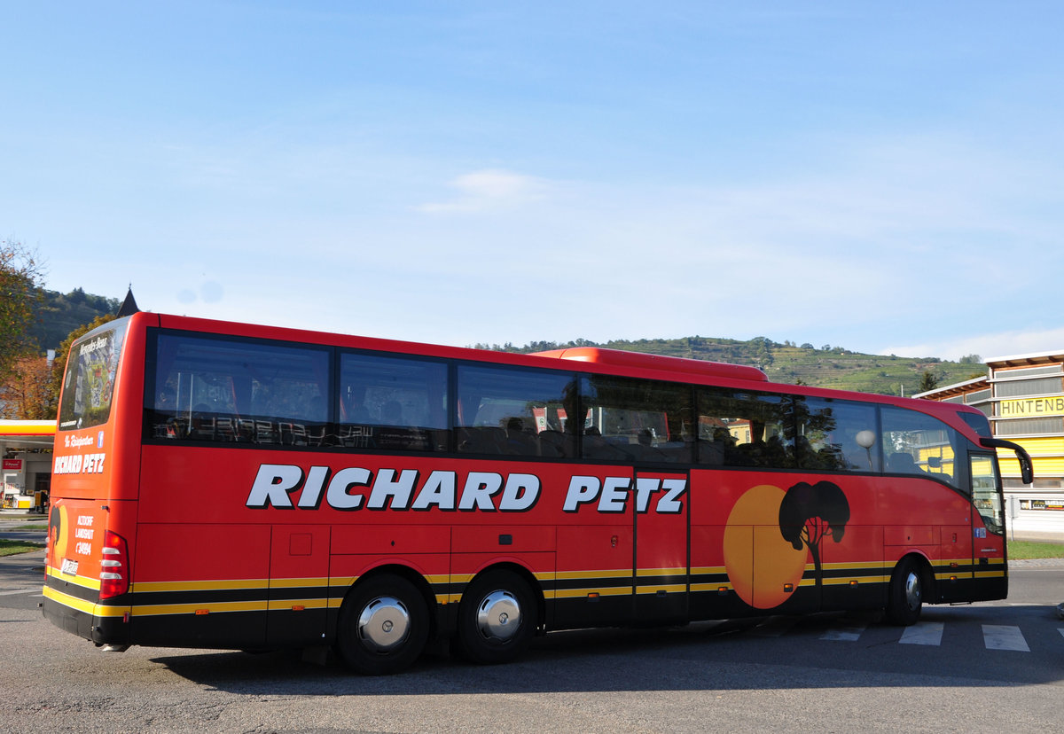 Mercedes Tourismo von Richard Petz Reisen aus der BRD in Krems gesehen.