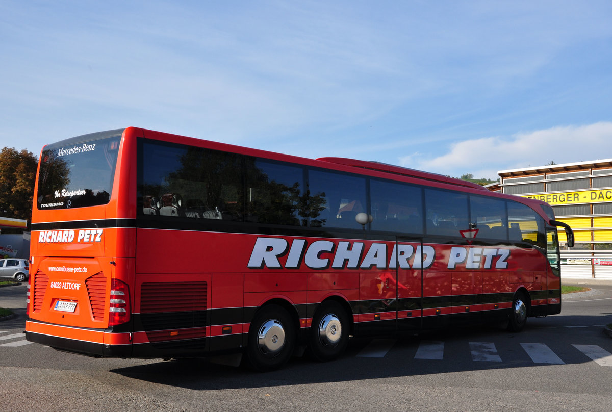 Mercedes Tourismo von Richard Petz Reisen aus der BRD in Krems gesehen.