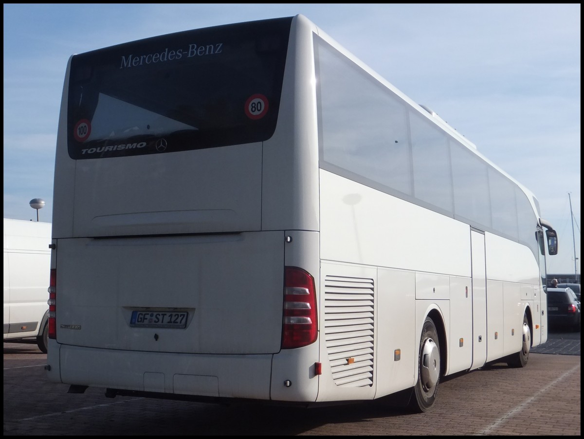 Mercedes Tourismo von Skan-Tours aus Deutschland im Stadthafen Sassnitz.