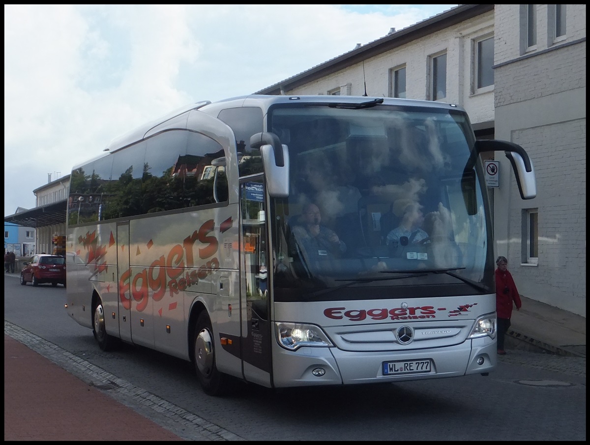 Mercedes Travego von Eggers Reisen aus Deutschland im Stadthafen Sassnitz.