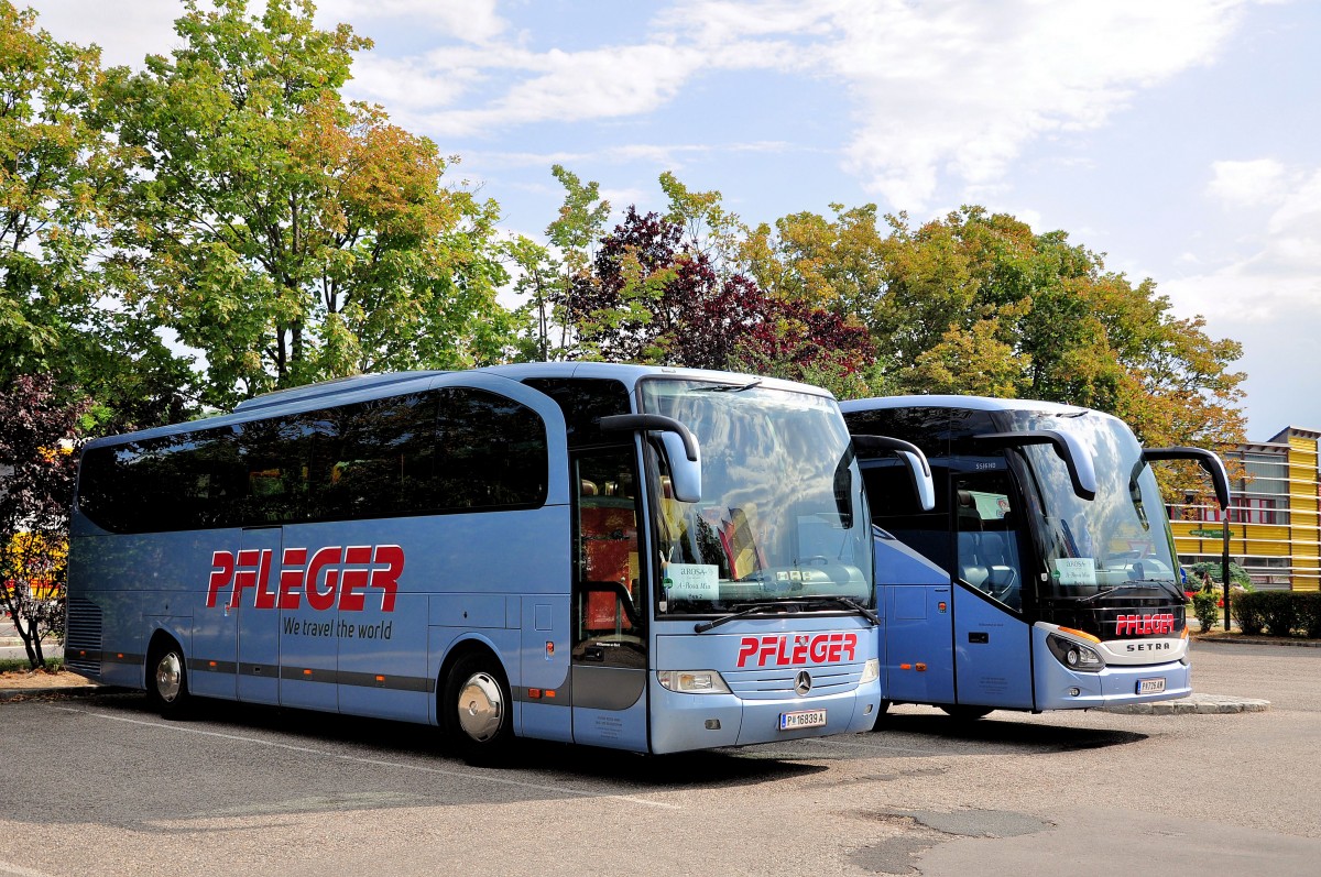 Mercedes Travego und einen Setra 516 HD von Pfleger Reisen aus Niedersterreich in Krems gesehen.