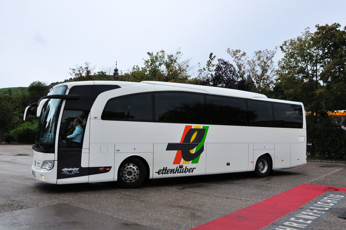 Mercedes Travego von Ettenhuber Reisen aus der BRD in Krems gesehen.