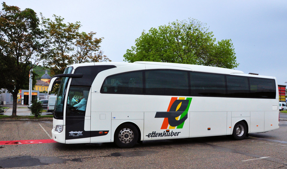 Mercedes Travego von Ettenhuber Reisen aus der BRD in Krems gesehen.