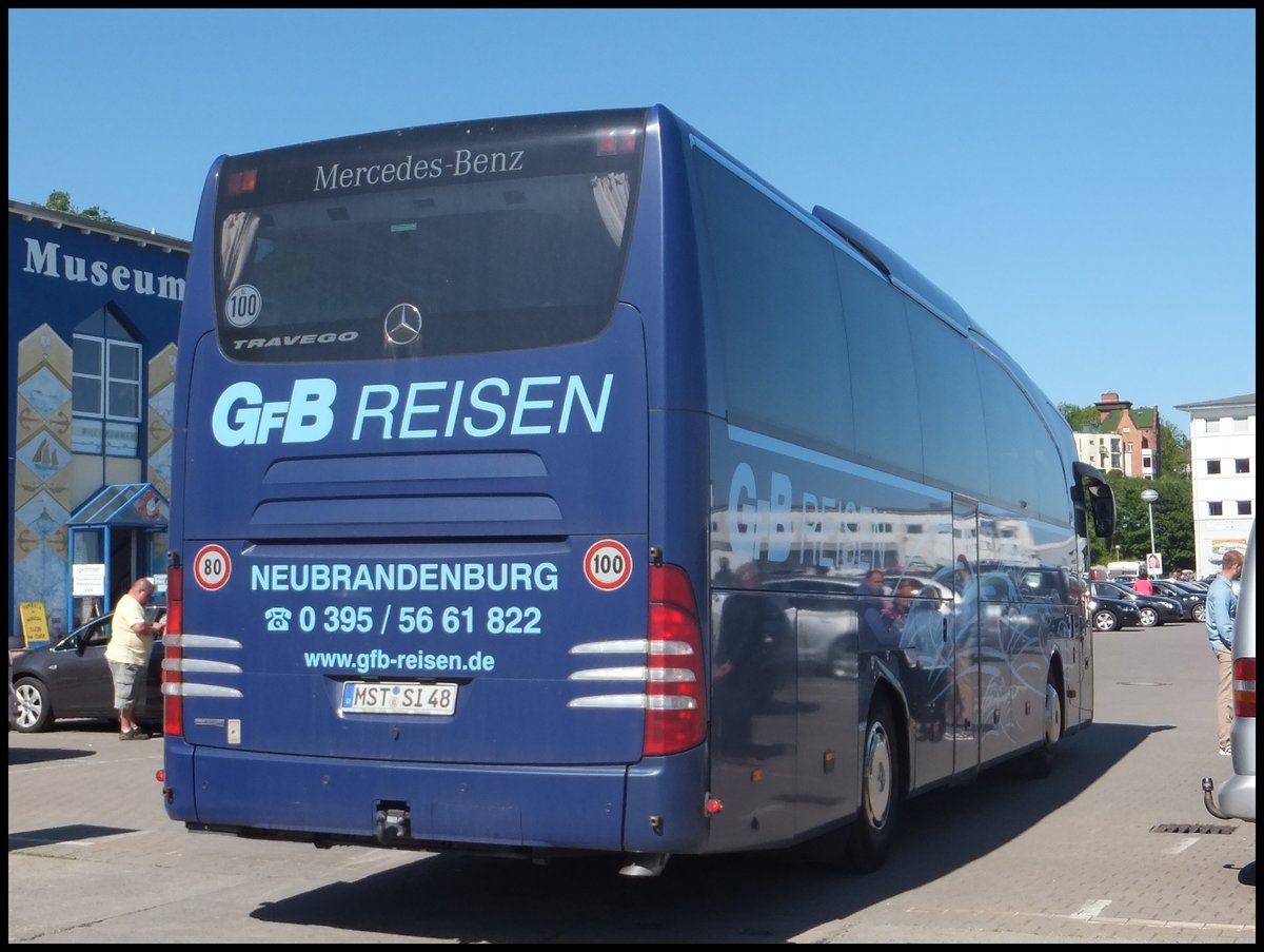 Mercedes Travego von GFB-Reisen aus Deutschland im Stadthafen Sassnitz.