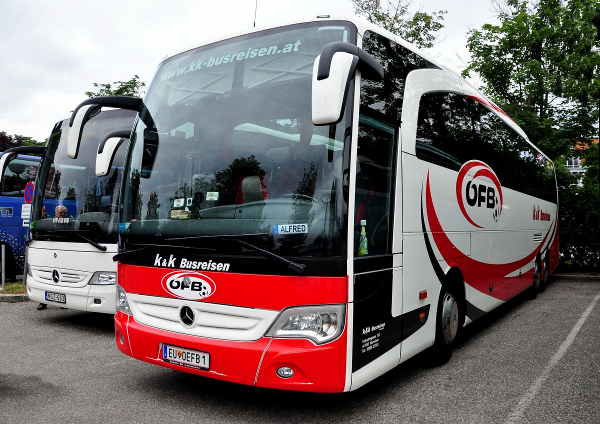 Mercedes Travego von k 6 k Busreisen (FB Mannschaftsbus) aus Niedersterreich im Juni 2015 in Krems.