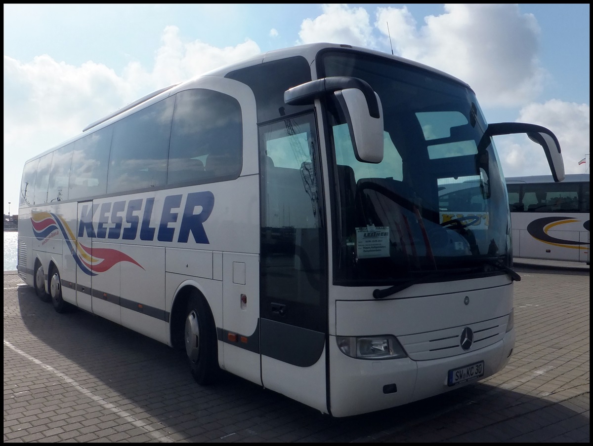 Mercedes Travego von Kessler aus Deutschland im Stadthafen Sassnitz.