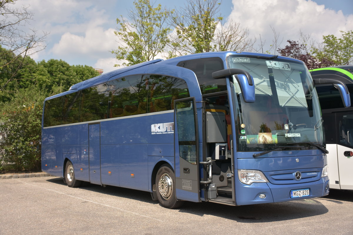 Mercedes Travego von KUTI Reisen aus Ungarn 05/2018 in Krems.