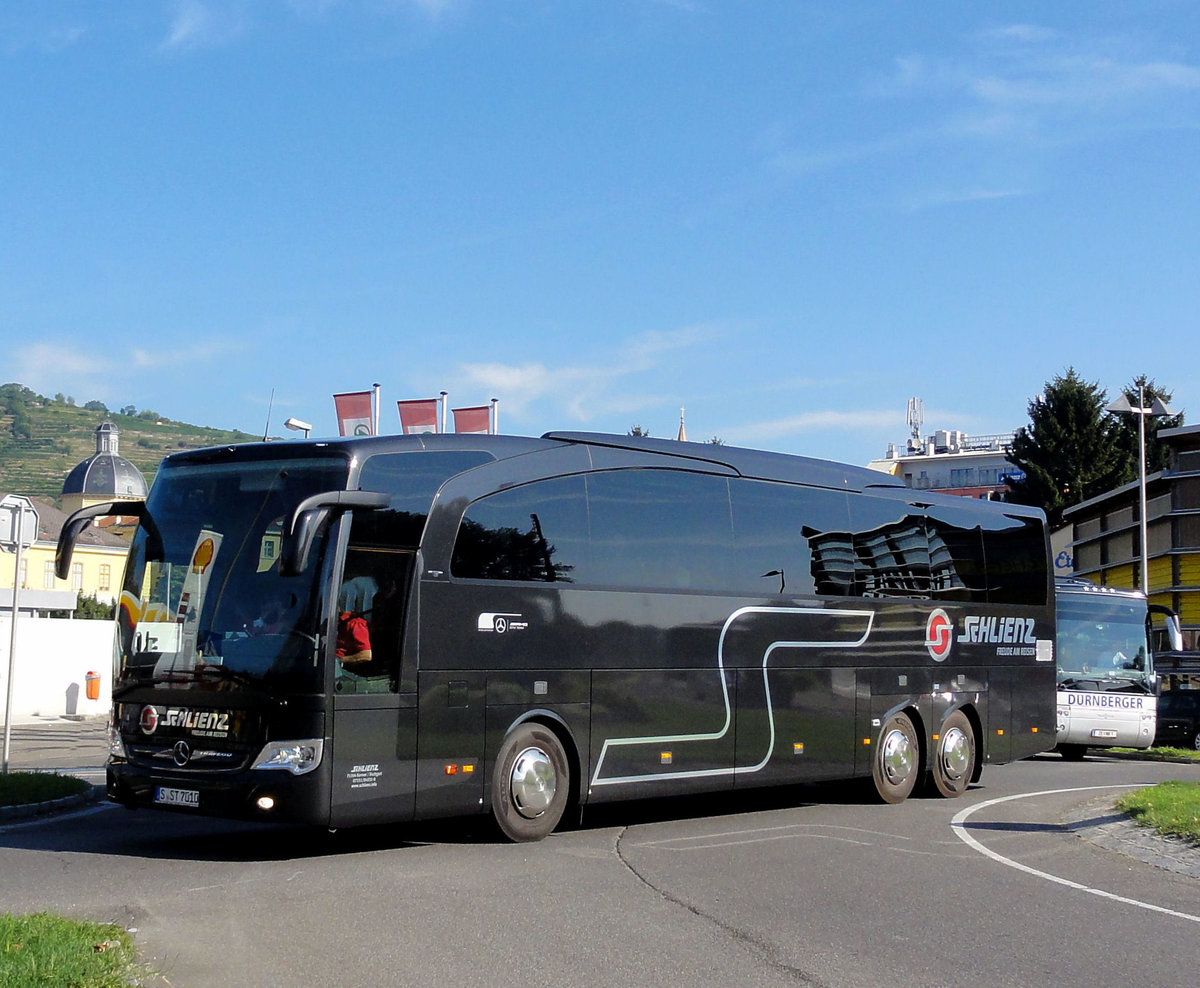 Mercedes Travego von Schlienz Reisen aus der BRD in Krems unterwegs.