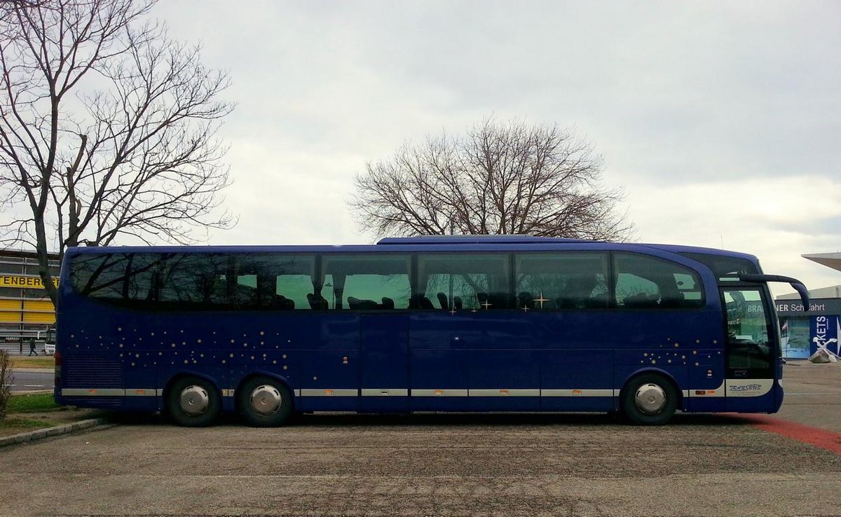 Mercedes Travego von Trans Bus aus der CZ im Dez.2017 in Krems.