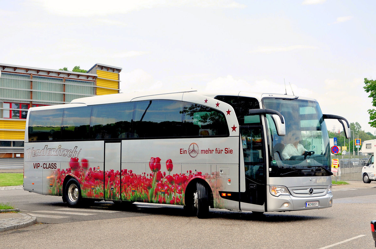 Mercedes Travego von Werderitsch Reisen aus sterreich in Krems gesehen.