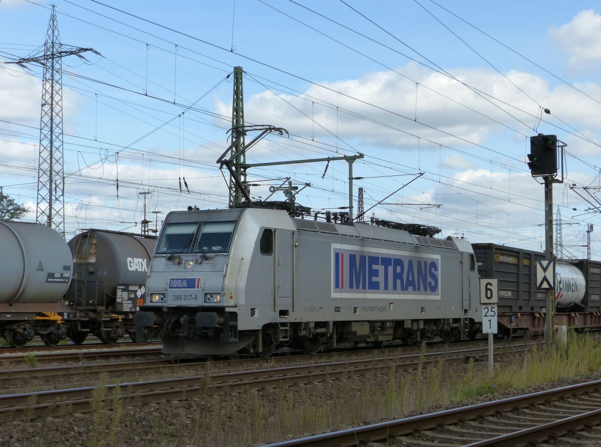 Metrans HHLA (Hamburger Hafen und Logistik AG) Lokomotive 386 017-8 (91 547 386 017-8 CZ-MT) aus Tschechien. G�terbahnhof Oberhausen West, Deutschland 19-09-2019.


Metrans HHLA (Hamburger Hafen und Logistik AG) locomotief 386 017-8 (91 547 386 017-8 CZ-MT) uit Tsjechi�. Goederenstation Oberhausen West, Duitsland 19-09-2019.