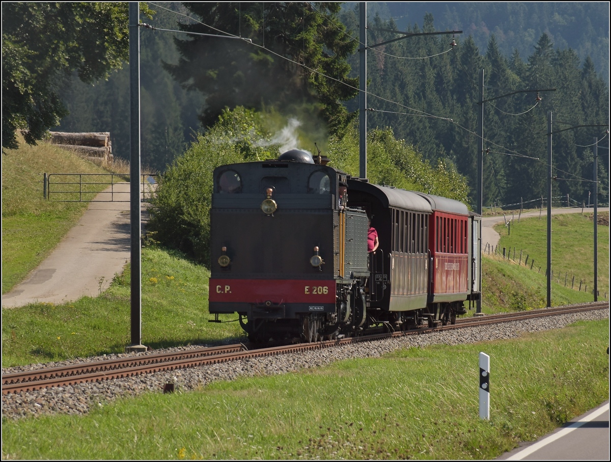 Mit der E 206 nach Tavannes. La Traction Sonderzug bei Muriaux. August 2019.