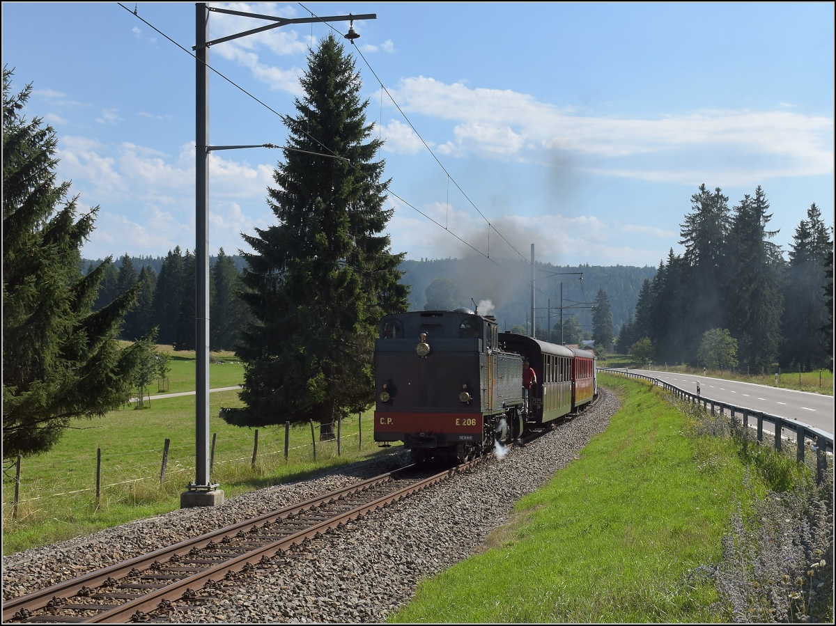 Mit der E 206 nach Tavannes. La Traction Sonderzug bei Muriaux. August 2019.