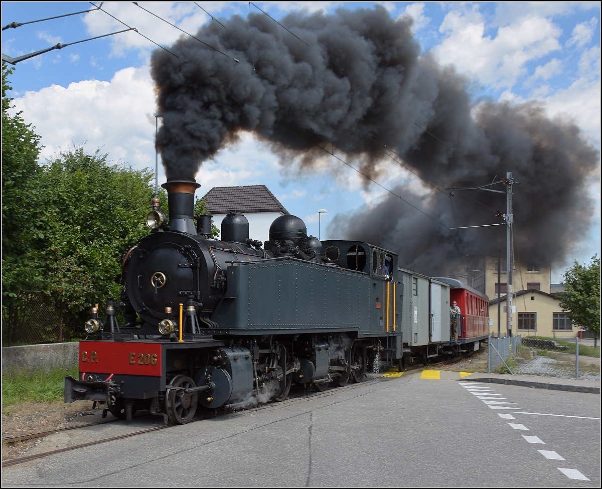 Mit der E 206 nach Tavannes. La Traction Sonderzug in Tramelan. August 2019.