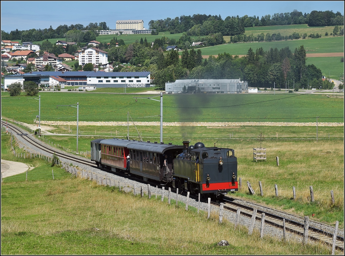 Mit der E 206 nach Tavannes. La Traction Sonderzug hat Le Noirmont verlassen. August 2019.