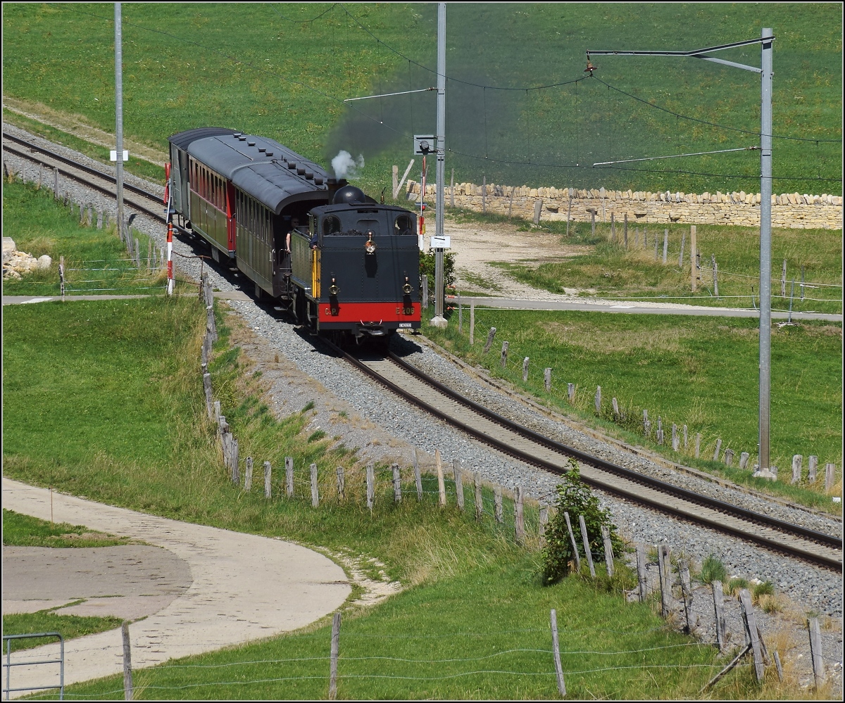 Mit der E 206 nach Tavannes. La Traction Sonderzug hat Le Noirmont verlassen. August 2019.