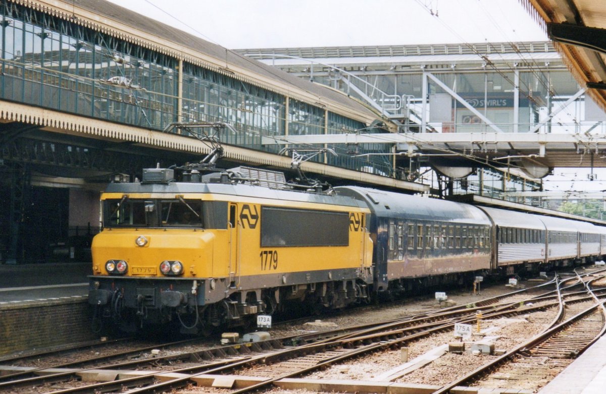 Mit ein Pilgerzug aus Lourdes treft NS 1779 am 18 Oktober 2005 in 's-Hertogenbosch ein.