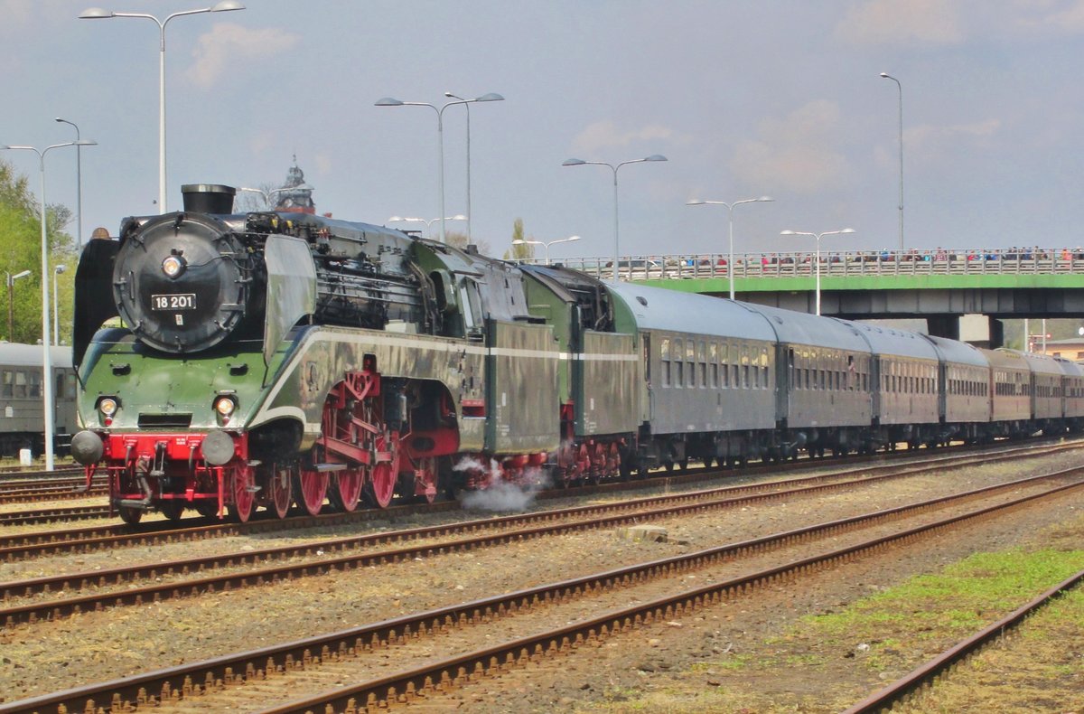 Mit ein Sonderzug aus Cottbus ist 18 201 am 30 April 2016 in Wolsztyn angekommen. 