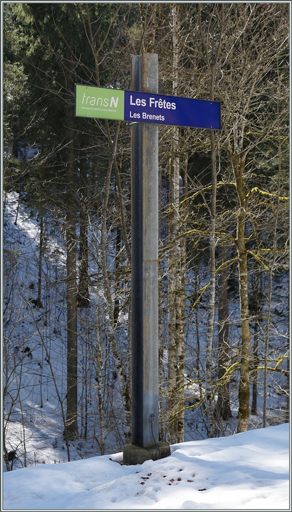 Mitten im Wald liegt die Station Les Frêtes - seit meinem letzten Aufenthalt hier hat sich das Bahnhofsschild der (Fusions)-Zeit angepasst.
18. März 2016